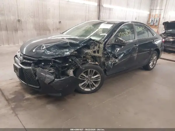4T1BF1FK2HU327005 2017 TOYOTA CAMRY - Image 2