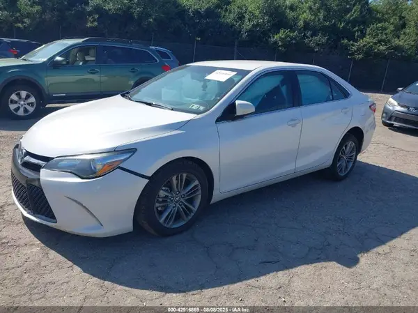 4T1BF1FK2HU327702 2017 TOYOTA CAMRY - Image 2