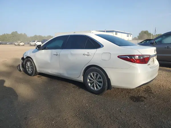 4T1BF1FK2HU328588 2017 TOYOTA CAMRY - Image 2