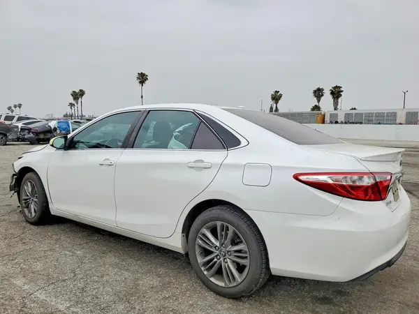 4T1BF1FK2HU329613 2017 TOYOTA CAMRY - Image 2