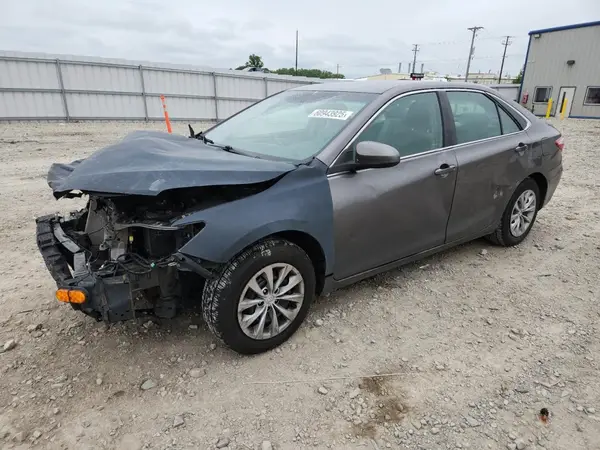 4T1BF1FK2HU330227 2017 TOYOTA CAMRY - Image 1
