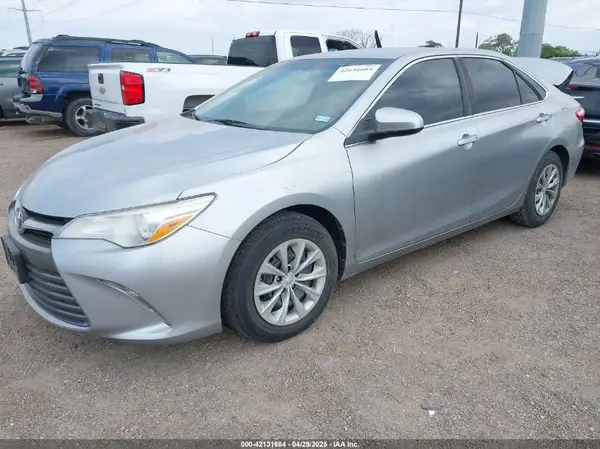 4T1BF1FK2HU334455 2017 TOYOTA CAMRY - Image 2