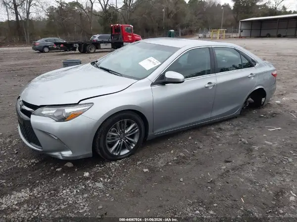 4T1BF1FK2HU336058 2017 TOYOTA CAMRY - Image 2