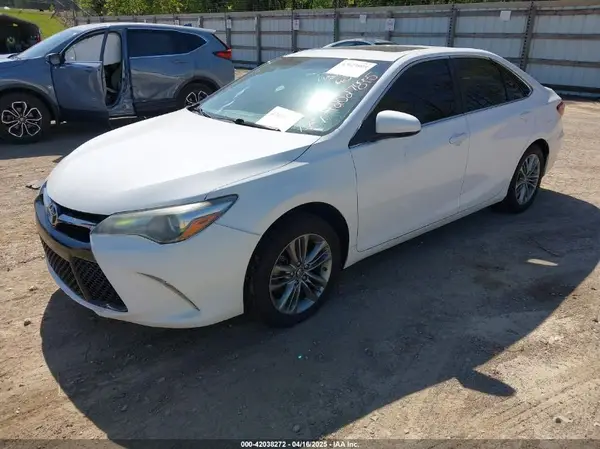 4T1BF1FK2HU337405 2017 TOYOTA CAMRY - Image 2