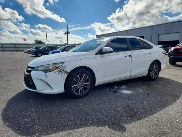 4T1BF1FK2HU339588 2017 TOYOTA CAMRY - Image 1
