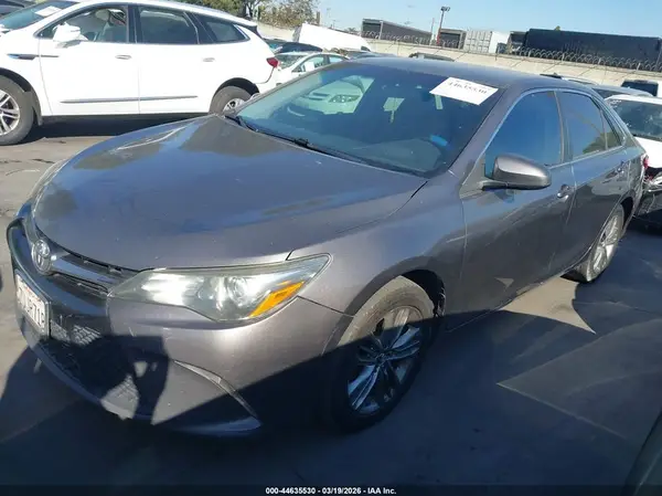 4T1BF1FK2HU340739 2017 TOYOTA CAMRY - Image 2