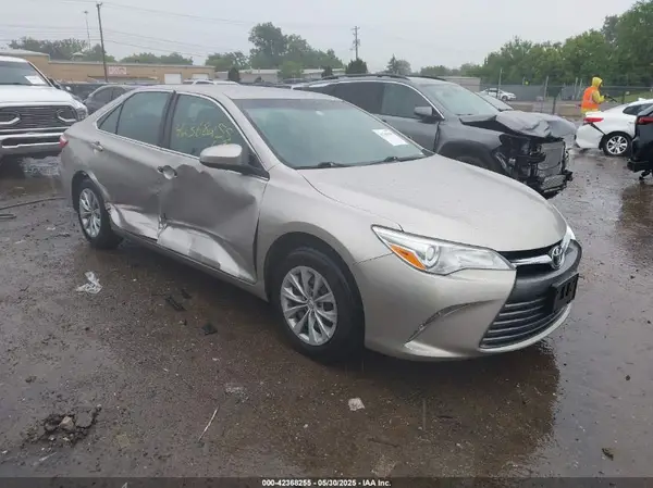 4T1BF1FK2HU344595 2017 TOYOTA CAMRY - Image 1