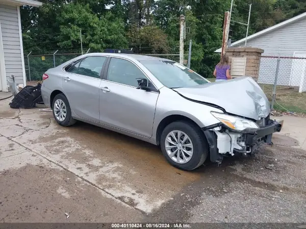4T1BF1FK2HU347125 2017 TOYOTA CAMRY - Image 1