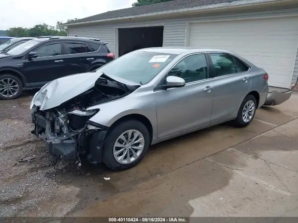 4T1BF1FK2HU347125 2017 TOYOTA CAMRY - Image 2