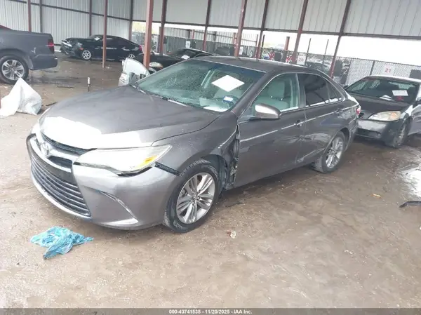 4T1BF1FK2HU350476 2017 TOYOTA CAMRY - Image 2