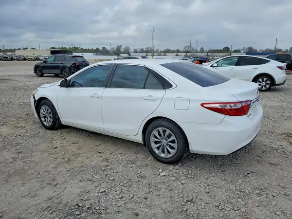 4T1BF1FK2HU350722 2017 TOYOTA CAMRY - Image 2