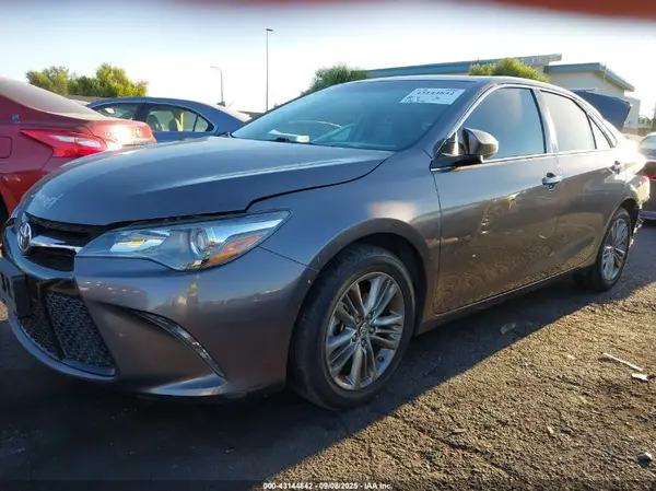 4T1BF1FK2HU351059 2017 TOYOTA CAMRY - Image 2