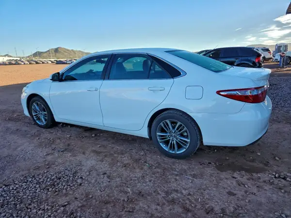 4T1BF1FK2HU352597 2017 TOYOTA CAMRY - Image 2