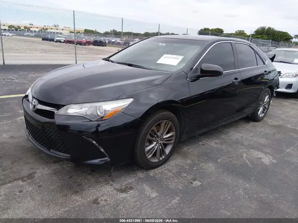 4T1BF1FK2HU353944 2017 TOYOTA CAMRY - Image 2