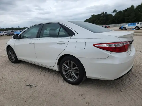 4T1BF1FK2HU354818 2017 TOYOTA CAMRY - Image 2
