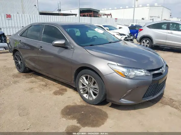 4T1BF1FK2HU355287 2017 TOYOTA CAMRY - Image 1