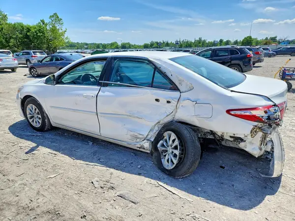 4T1BF1FK2HU357833 2017 TOYOTA CAMRY - Image 2