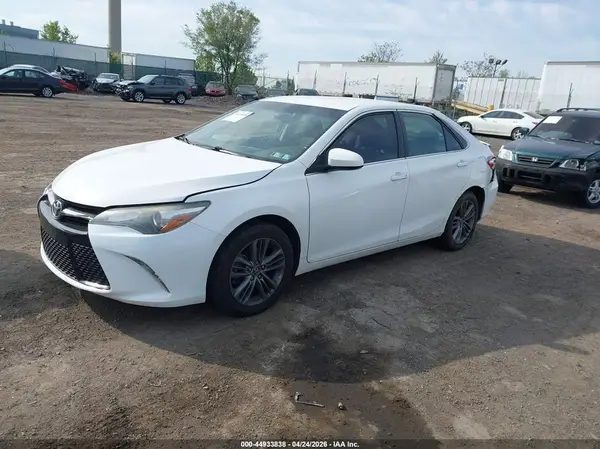 4T1BF1FK2HU357976 2017 TOYOTA CAMRY - Image 2
