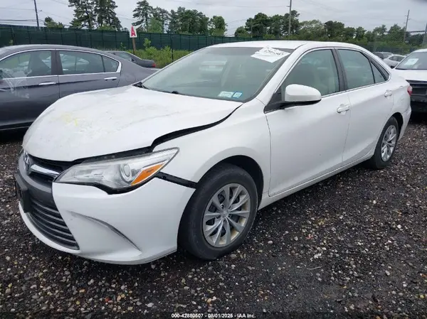 4T1BF1FK2HU358271 2017 TOYOTA CAMRY - Image 2