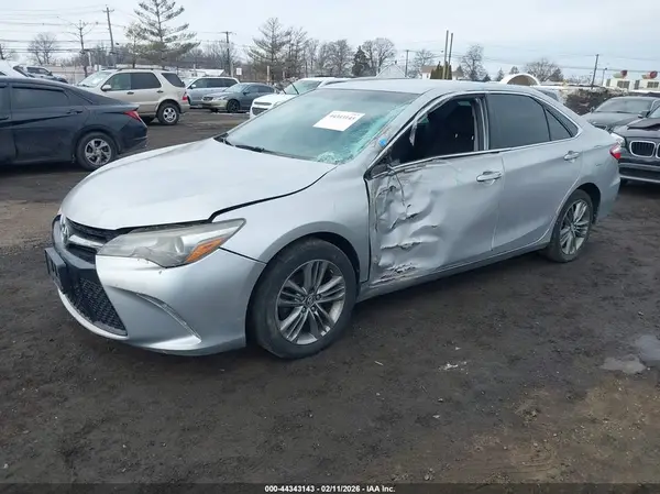 4T1BF1FK2HU358965 2017 TOYOTA CAMRY - Image 2