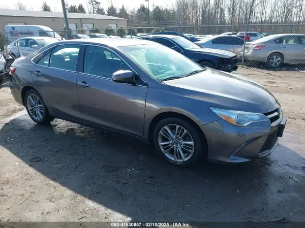 4T1BF1FK2HU361722 2017 TOYOTA CAMRY - Image 1