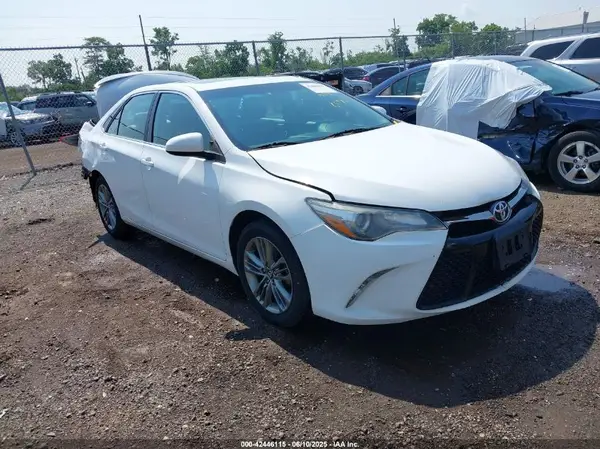 4T1BF1FK2HU362787 2017 TOYOTA CAMRY - Image 1