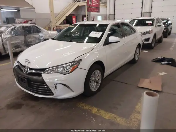 4T1BF1FK2HU364782 2017 TOYOTA CAMRY - Image 2