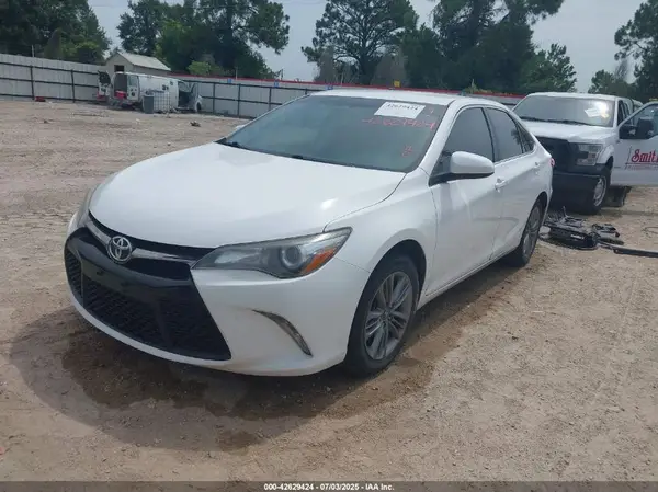 4T1BF1FK2HU365883 2017 TOYOTA CAMRY - Image 2