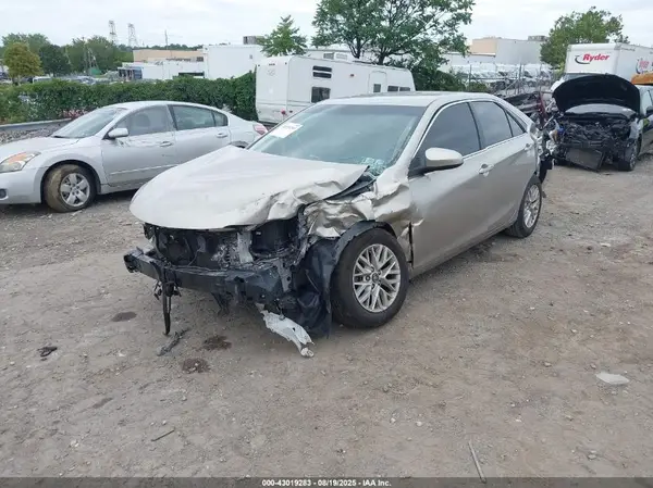 4T1BF1FK2HU366161 2017 TOYOTA CAMRY - Image 2