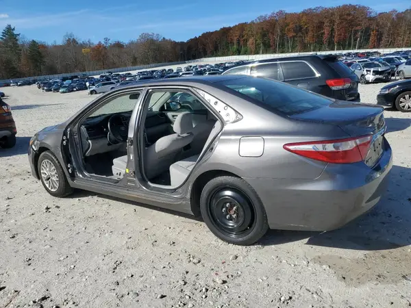 4T1BF1FK2HU366497 2017 TOYOTA CAMRY - Image 2