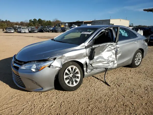 4T1BF1FK2HU366581 2017 TOYOTA CAMRY - Image 1