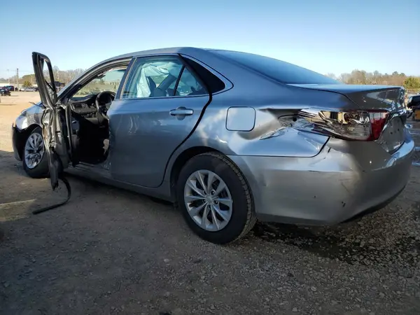 4T1BF1FK2HU366581 2017 TOYOTA CAMRY - Image 2