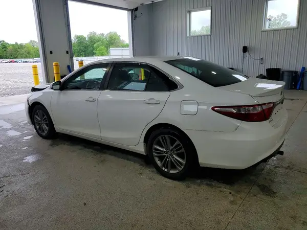 4T1BF1FK2HU367875 2017 TOYOTA CAMRY - Image 2