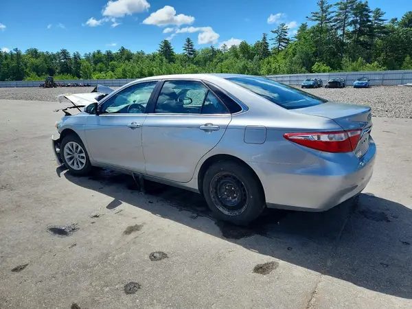 4T1BF1FK2HU371828 2017 TOYOTA CAMRY - Image 2