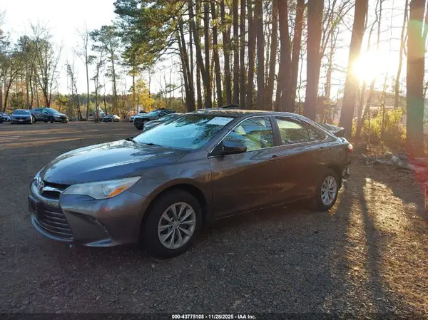 4T1BF1FK2HU374146 2017 TOYOTA CAMRY - Image 2