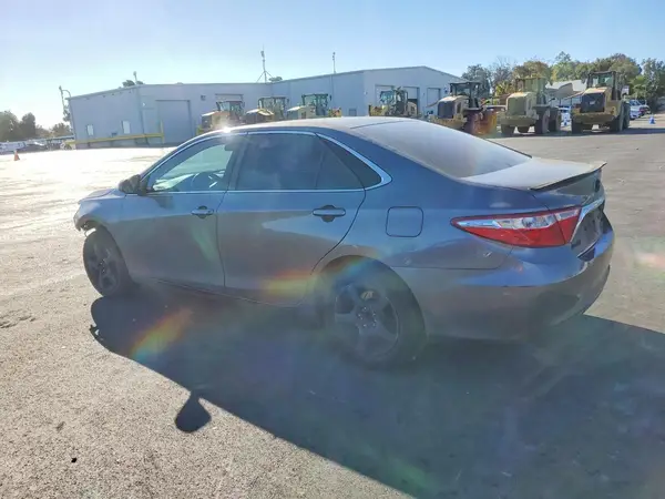 4T1BF1FK2HU374633 2017 TOYOTA CAMRY - Image 2