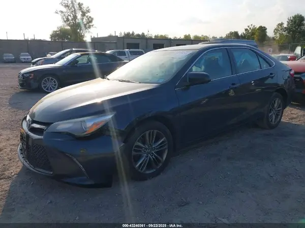 4T1BF1FK2HU375104 2017 TOYOTA CAMRY - Image 2