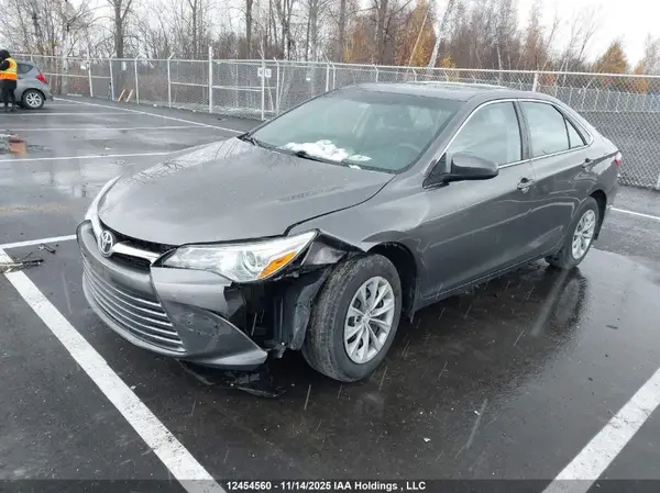 4T1BF1FK2HU376401 2017 TOYOTA CAMRY - Image 2