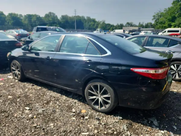 4T1BF1FK2HU379427 2017 TOYOTA CAMRY - Image 2