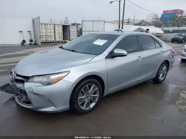 4T1BF1FK2HU381694 2017 TOYOTA CAMRY - Image 2
