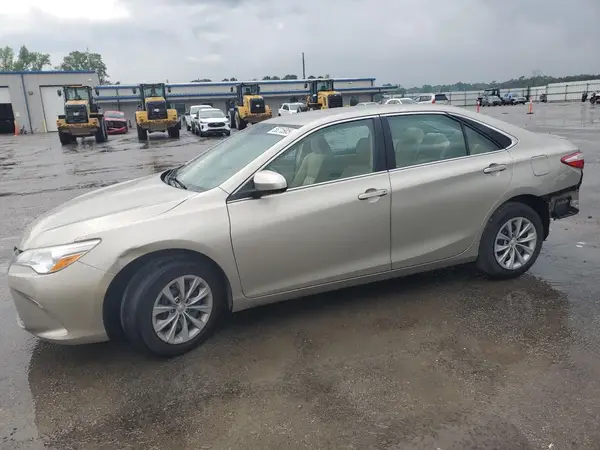 4T1BF1FK2HU383784 2017 TOYOTA CAMRY - Image 1