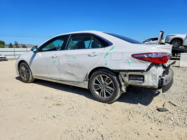 4T1BF1FK2HU384420 2017 TOYOTA CAMRY - Image 2