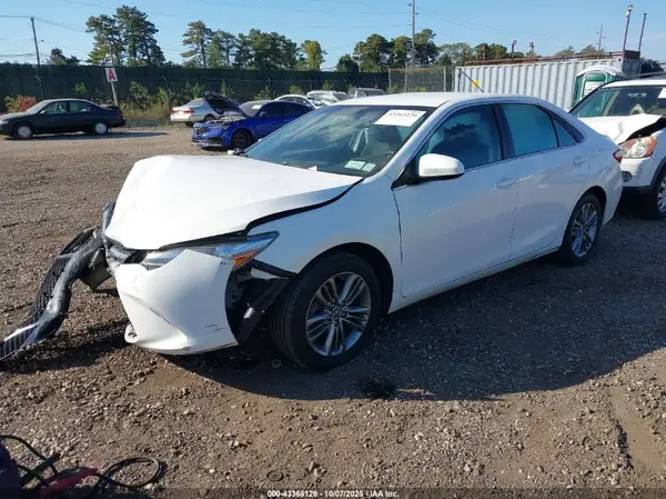 4T1BF1FK2HU388595 2017 TOYOTA CAMRY - Image 2