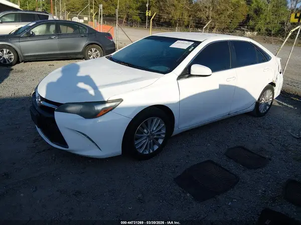4T1BF1FK2HU390086 2017 TOYOTA CAMRY - Image 2