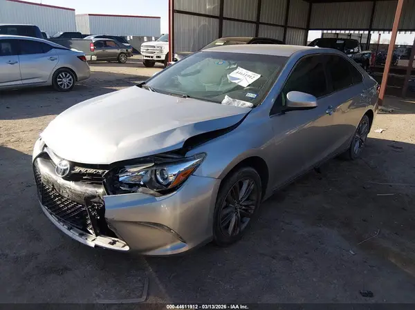 4T1BF1FK2HU390296 2017 TOYOTA CAMRY - Image 2