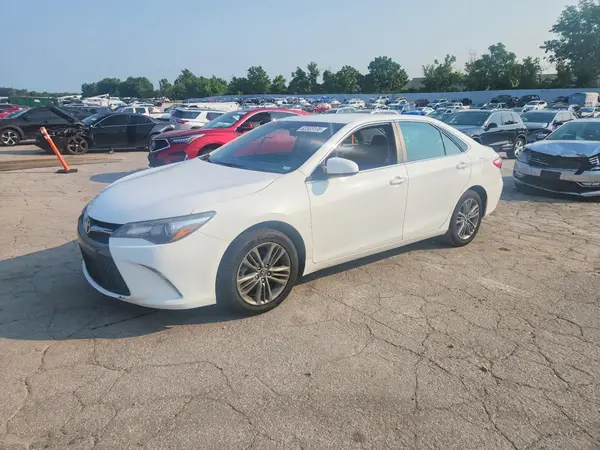 4T1BF1FK2HU391657 2017 TOYOTA CAMRY - Image 1