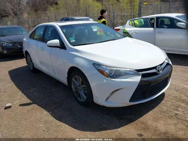 4T1BF1FK2HU393179 2017 TOYOTA CAMRY - Image 1