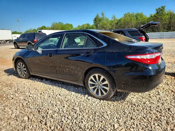 4T1BF1FK2HU393568 2017 TOYOTA CAMRY - Image 2