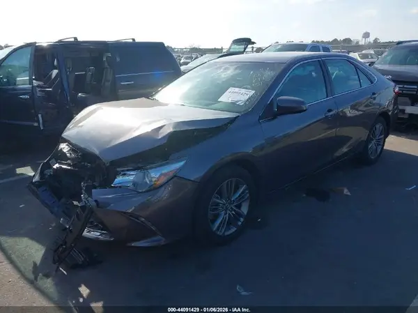 4T1BF1FK2HU395210 2017 TOYOTA CAMRY - Image 2