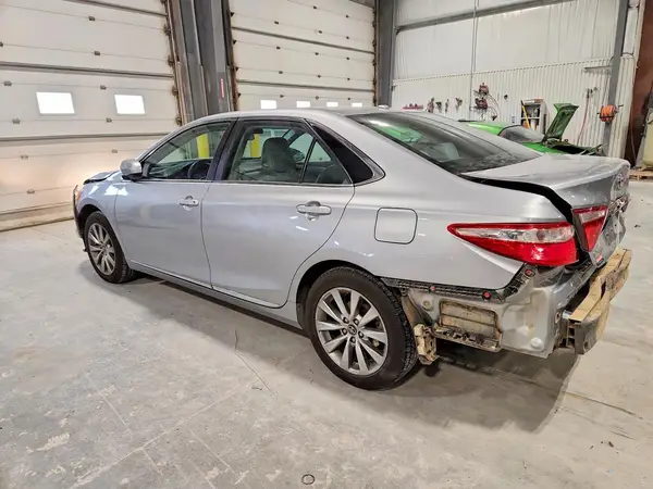 4T1BF1FK2HU395417 2017 TOYOTA CAMRY - Image 2